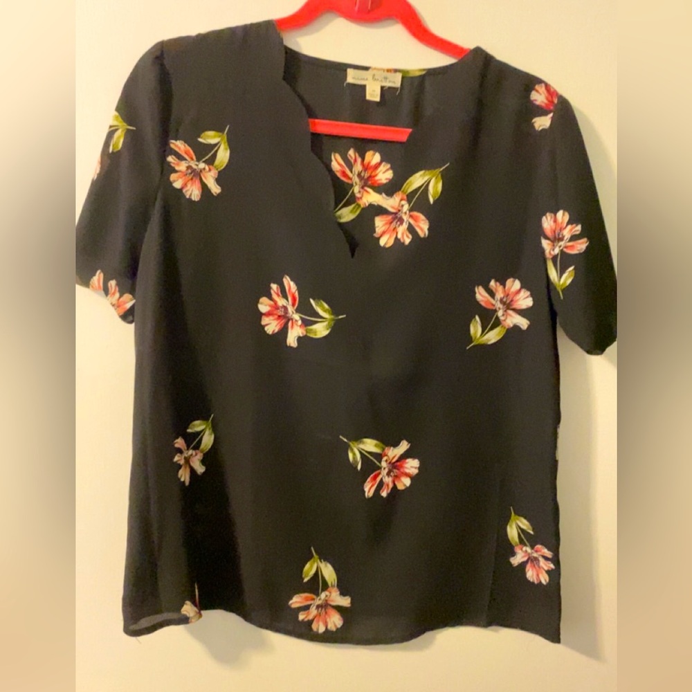 Nine Britton 🖤 Scallop Neckline Blouse 🖤 black